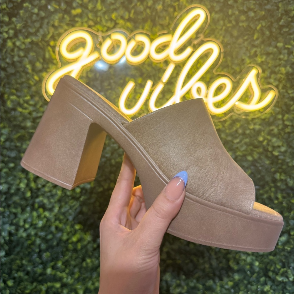 Stylish Tan Women's Mules